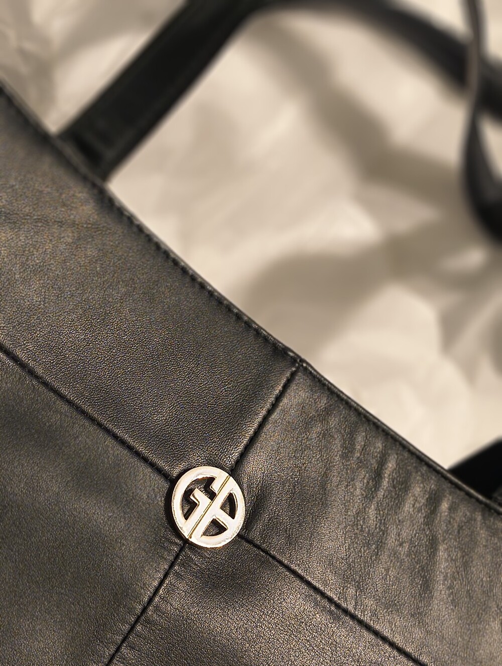 Gianibernini Classic Black Leather Tote Bag